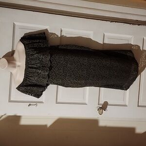 Elegant Off-Shoulder Lace Dress